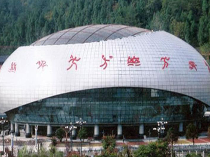 西藏体育中心球形网架加工安装